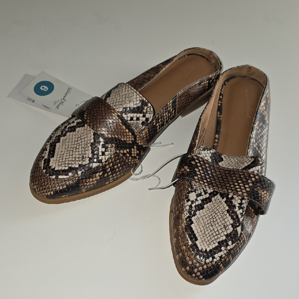 Universal Thread Snake Print Mules